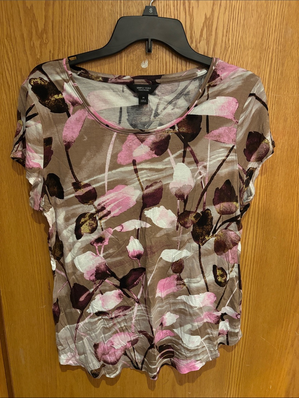 Simply Vera Verawang, short sleeve brown/pink shirt with leaves print
Medium
